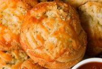Cheesy Crescent Roll Garlic Knots Recipe for Crowd-Pleasing Appetizers