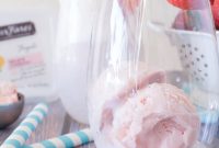 Sparkling Strawberry Soda Float Recipe for Warm Days