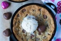 Skillet Chocolate Chunk Cookies: Gooey Baked Cookie Recipe