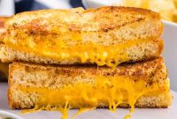 Perfect Grilled Cheese on a Blackstone Griddle: Melted & Crispy