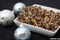 Saltine Toffee (Christmas Crack): Sweet & Salty Holiday Candy
