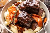 Red Wine-Braised Short Ribs with Garlic and Thyme