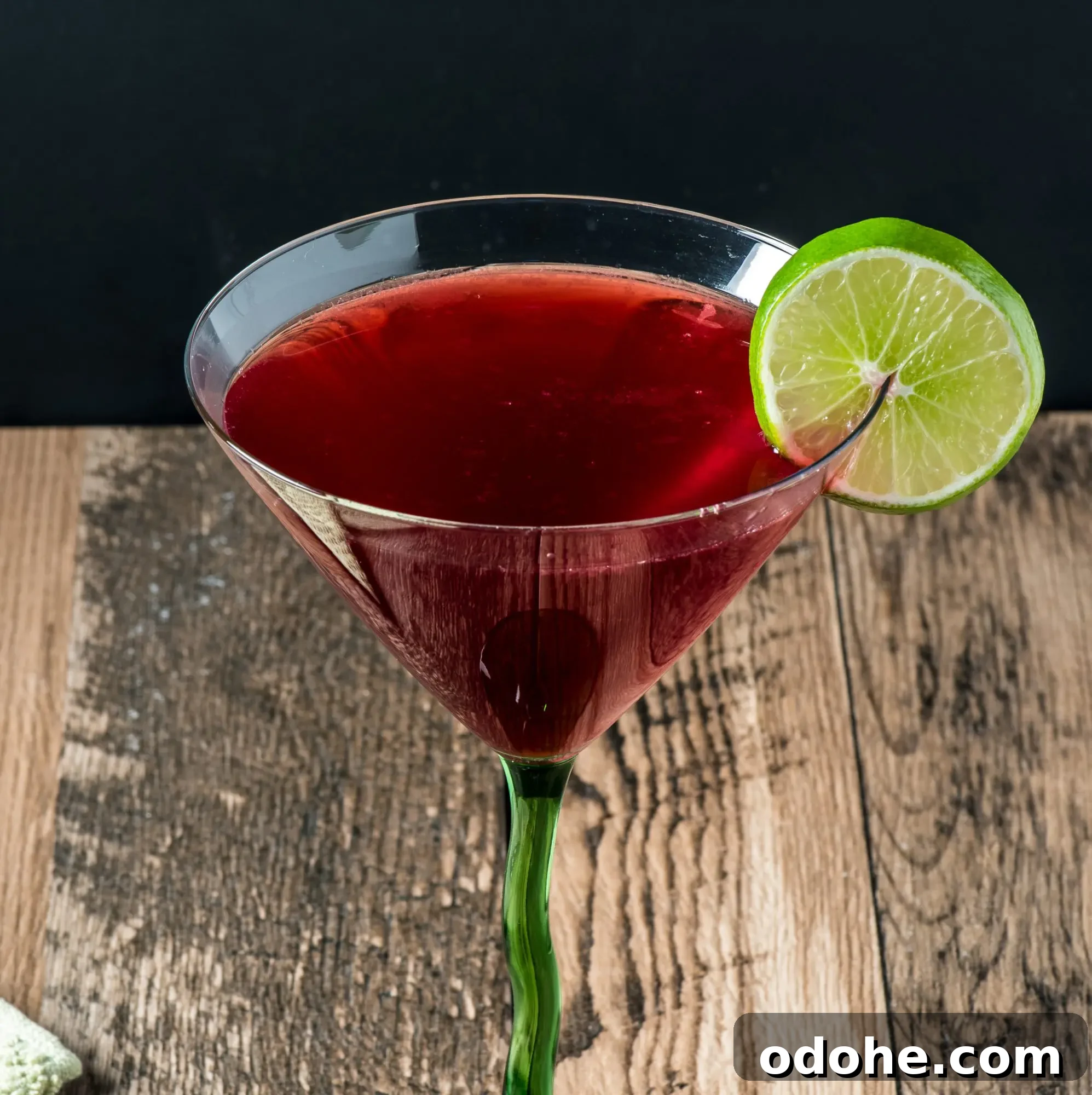Low-Carb Cosmopolitan Cocktail Recipe: Low-Sugar Vodka Cosmo 5 Cosmopolitan closeup