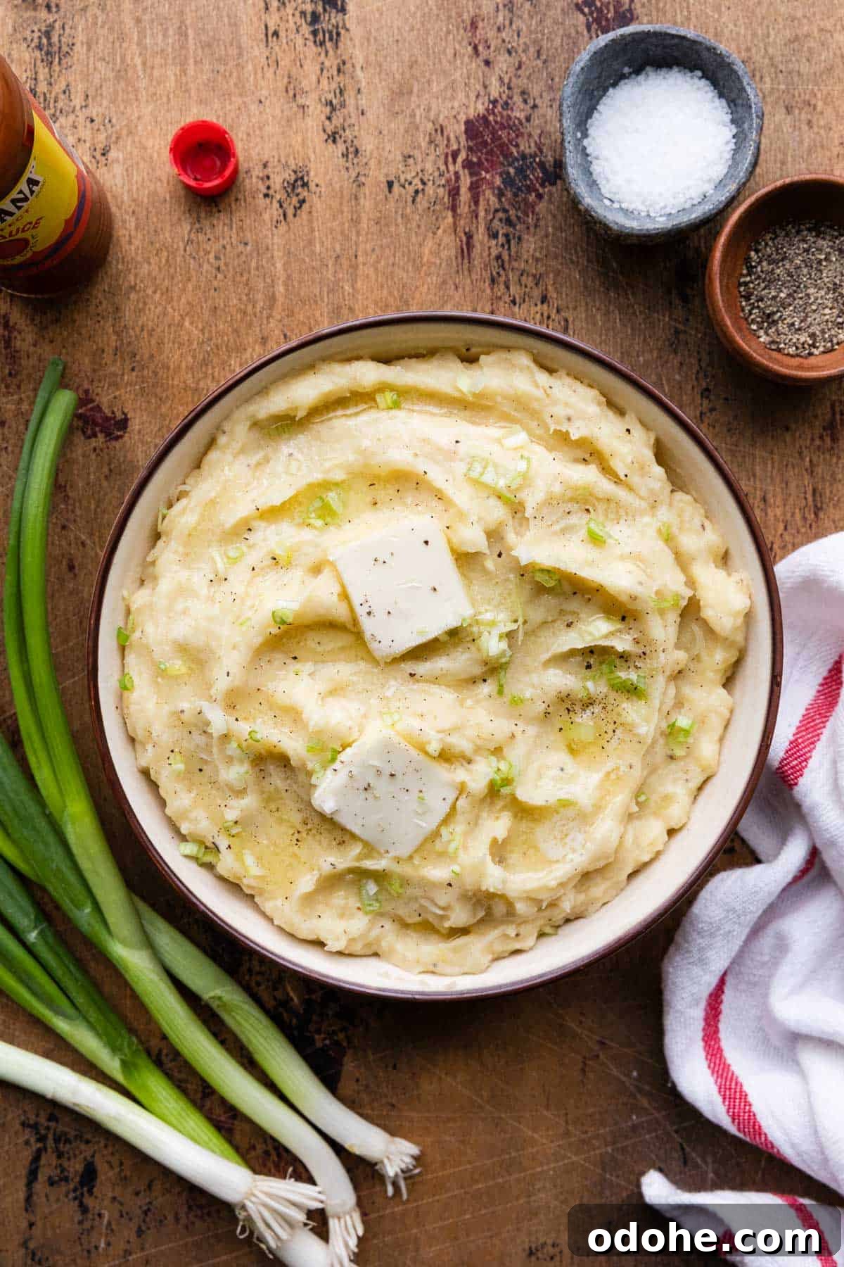 the completed mashed potatoes recipe in a serving bowl