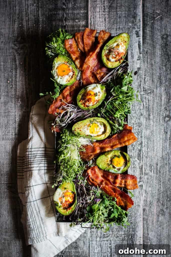 Avocado baked Eggs