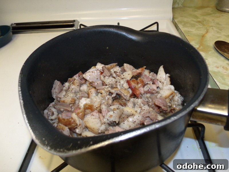 Peppered Sirloin with Bacon Mushroom Cream Sauce 3 Sauté Bacon Until Crisp