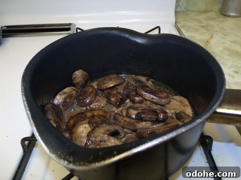 Peppered Sirloin with Bacon Mushroom Cream Sauce 4 Add Mushrooms Cooking Until Lightly Browned
