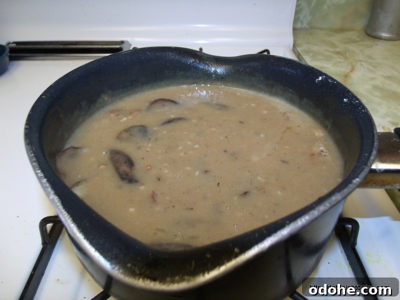 Peppered Sirloin with Bacon Mushroom Cream Sauce 5 Stir in Mushrooms and Bacon