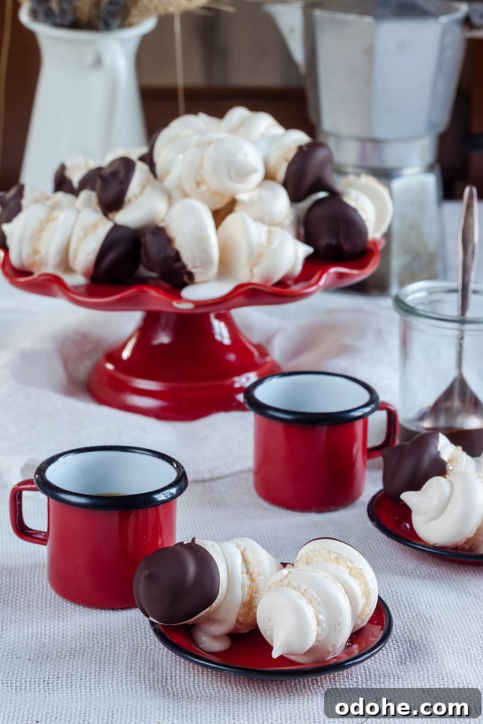 Meringue kisses with ice-cream