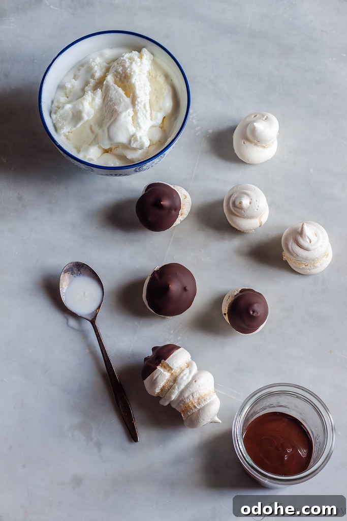 Meringue kisses with ice-cream