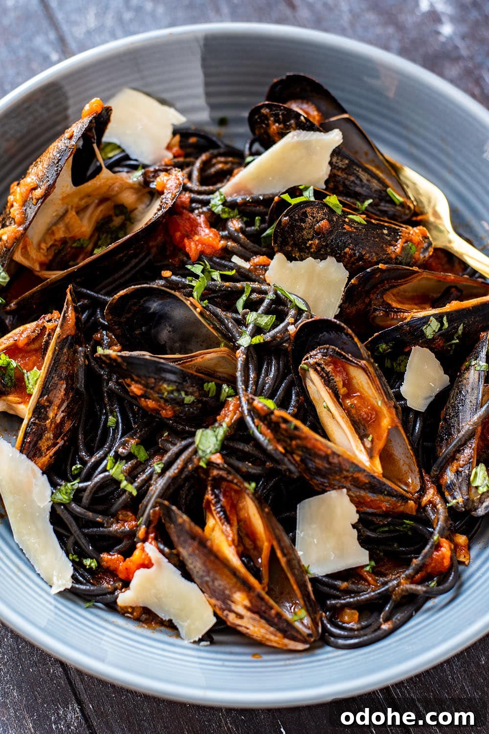 Squid Ink Pasta with Mussels: Garlicky Seafood Linguine Recipe 4 Squid Ink Pasta with Mussels Recipe