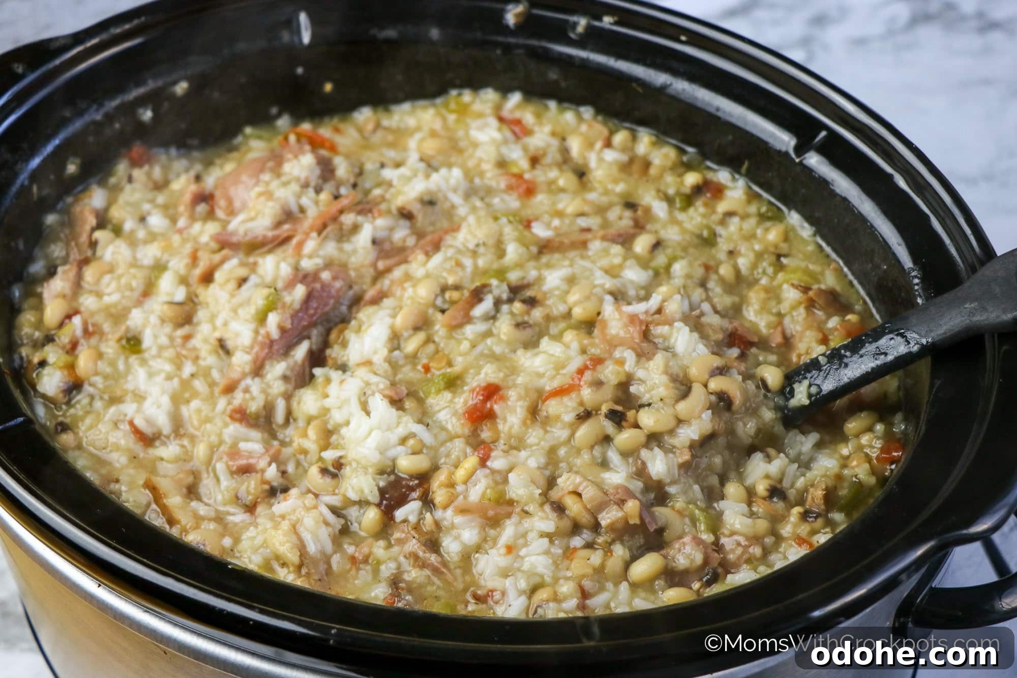 Slow Cooker Hoppin' John Recipe — Classic Southern Black-Eyed Peas 6 Crockpot full of hoppin John