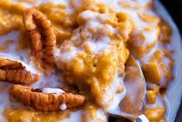Creamy Pumpkin Oatmeal with Cinnamon and Maple
