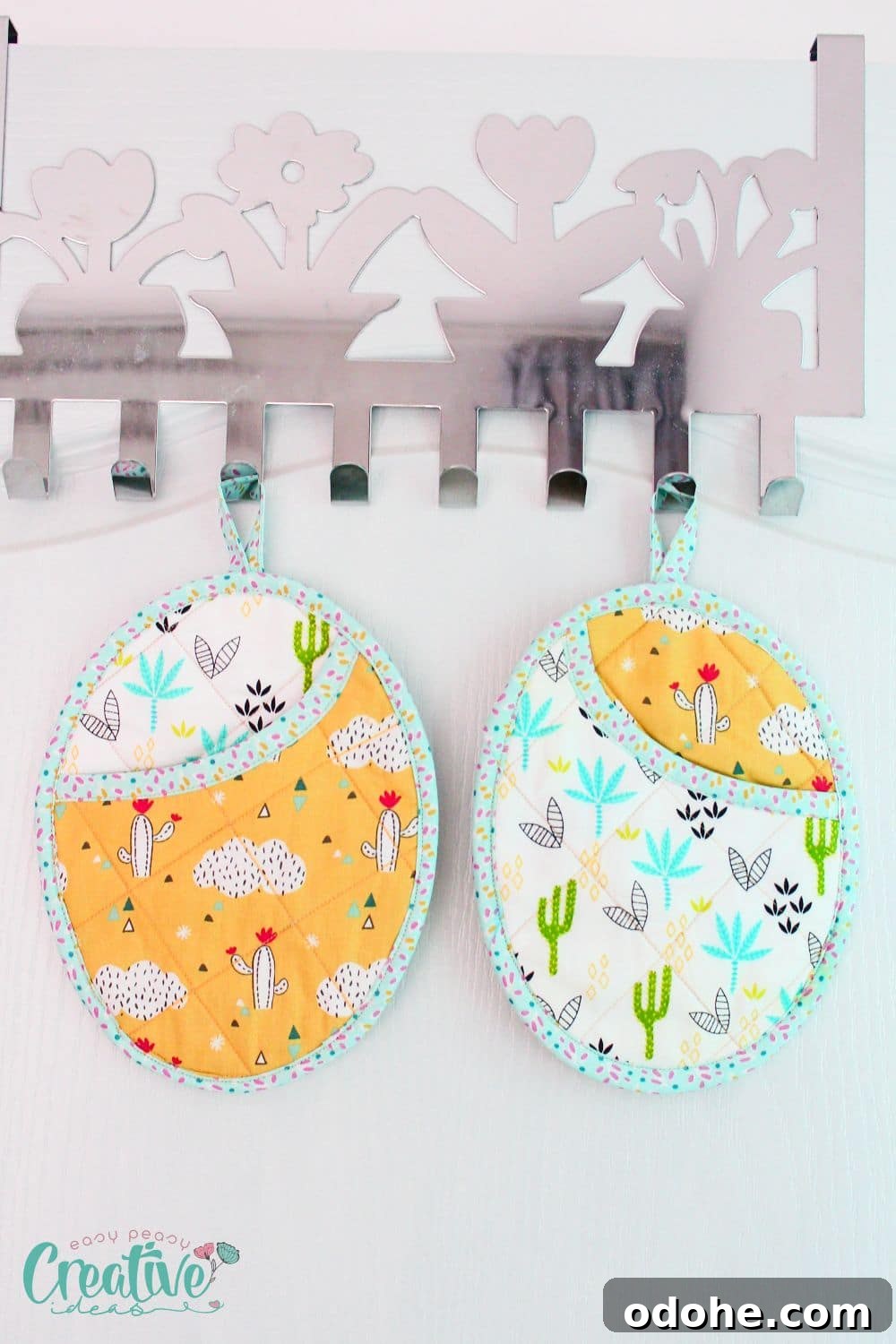 Pattern for pot holders with oval shape and pockets